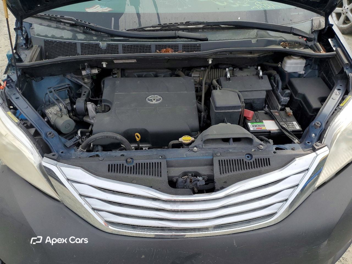 Toyota Sienna 2011