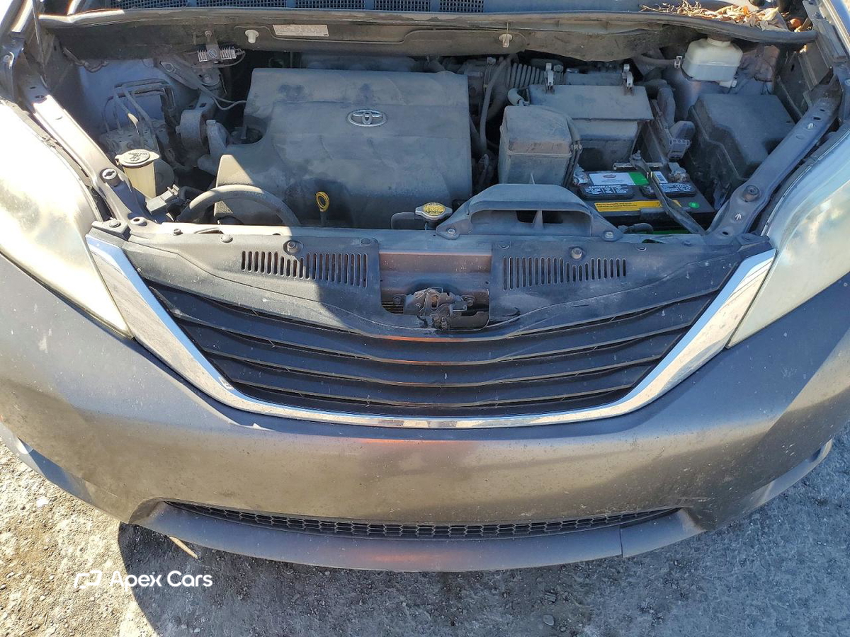 Toyota Sienna 2012
