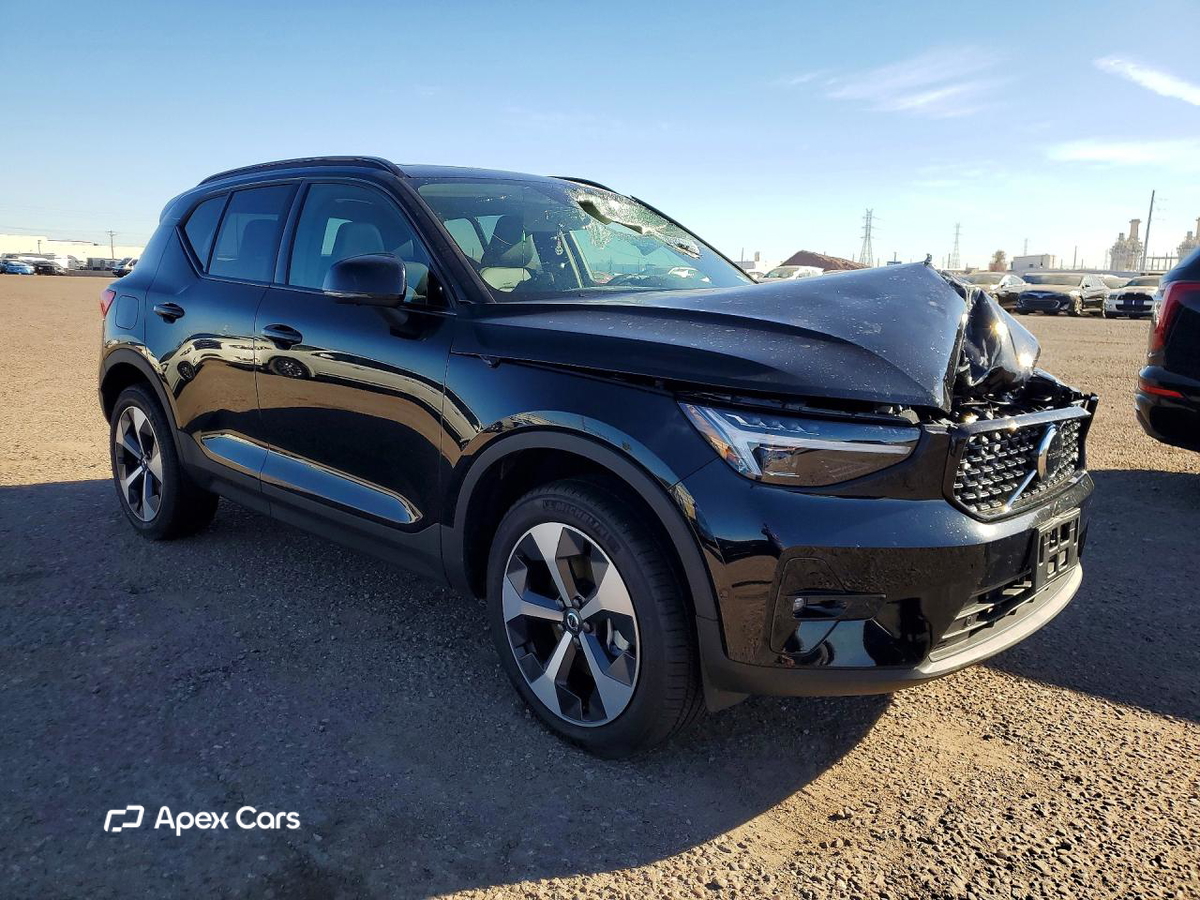 Volvo XC40 2026
