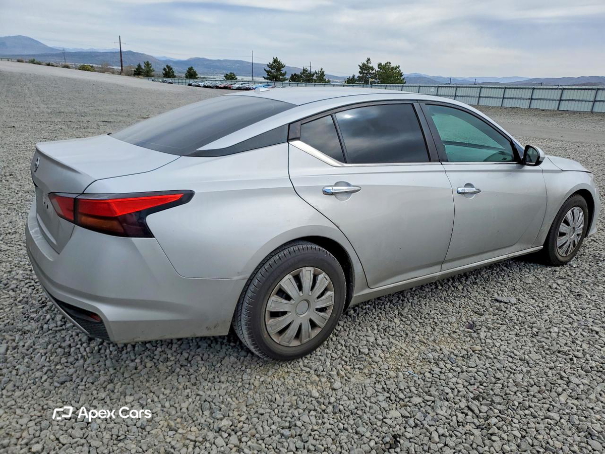 Nissan  2019