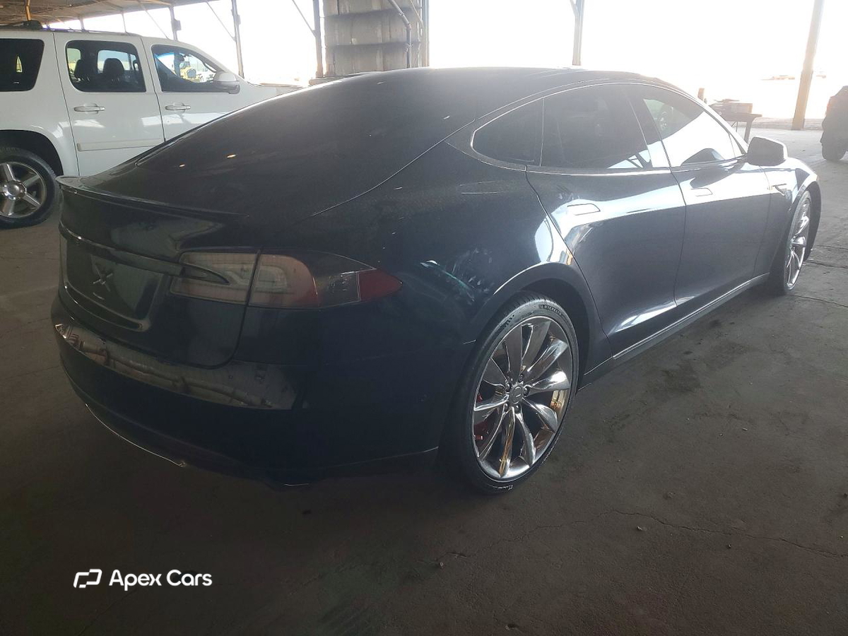 Tesla Model S 2015