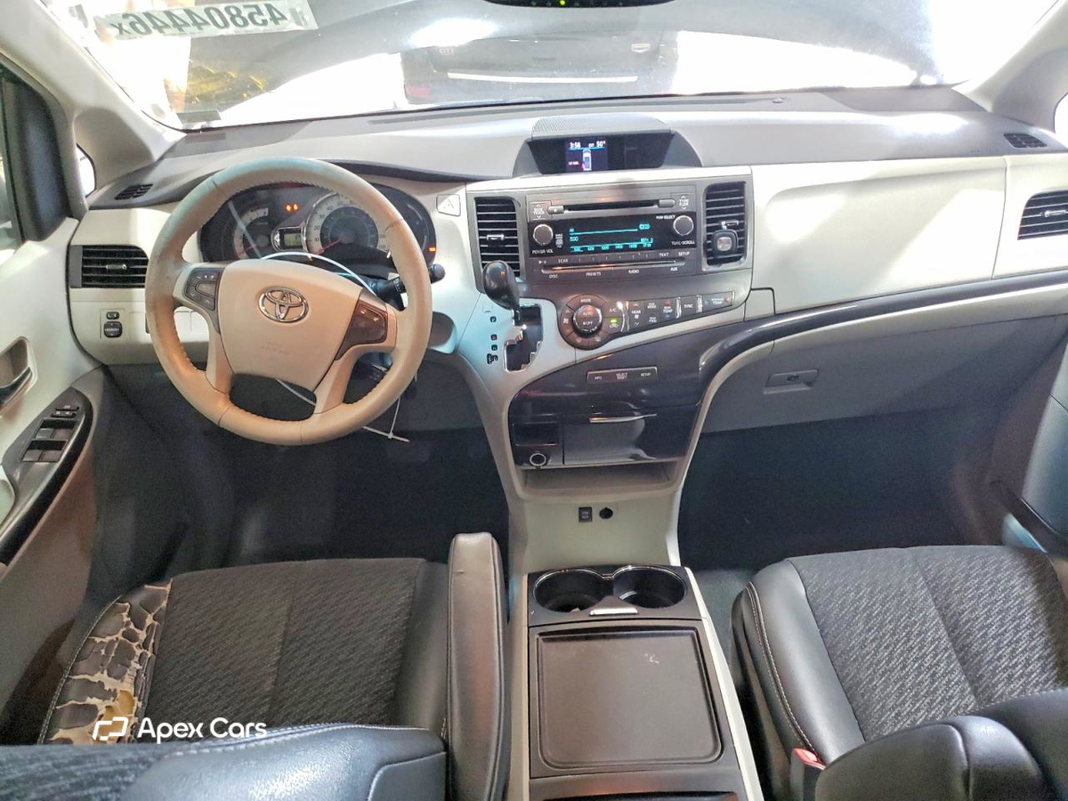 Toyota Sienna 2013