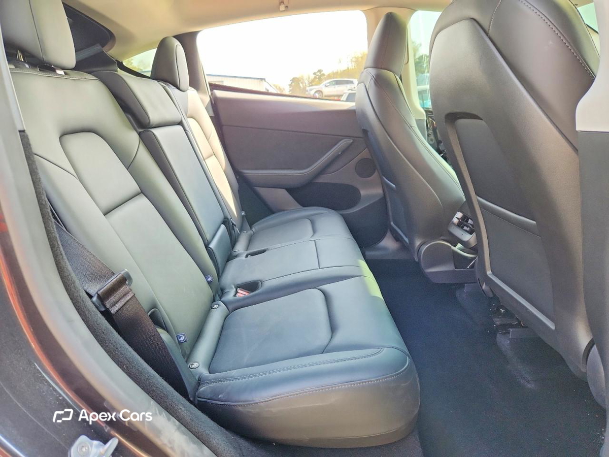 Tesla Model Y 2025