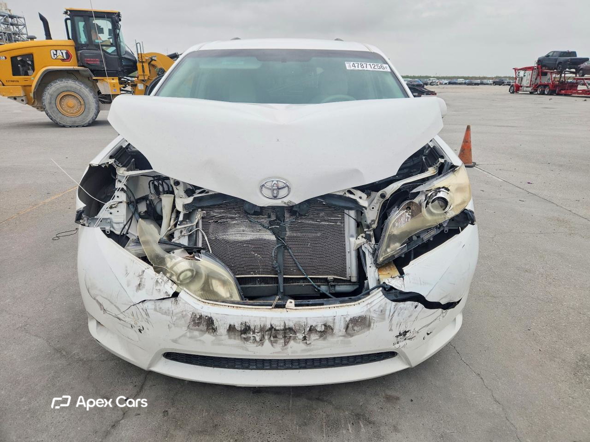 Toyota Sienna 2011