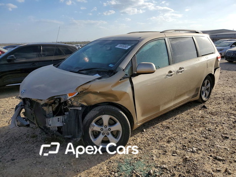 Toyota Sienna 2011 - Image 1 of 12