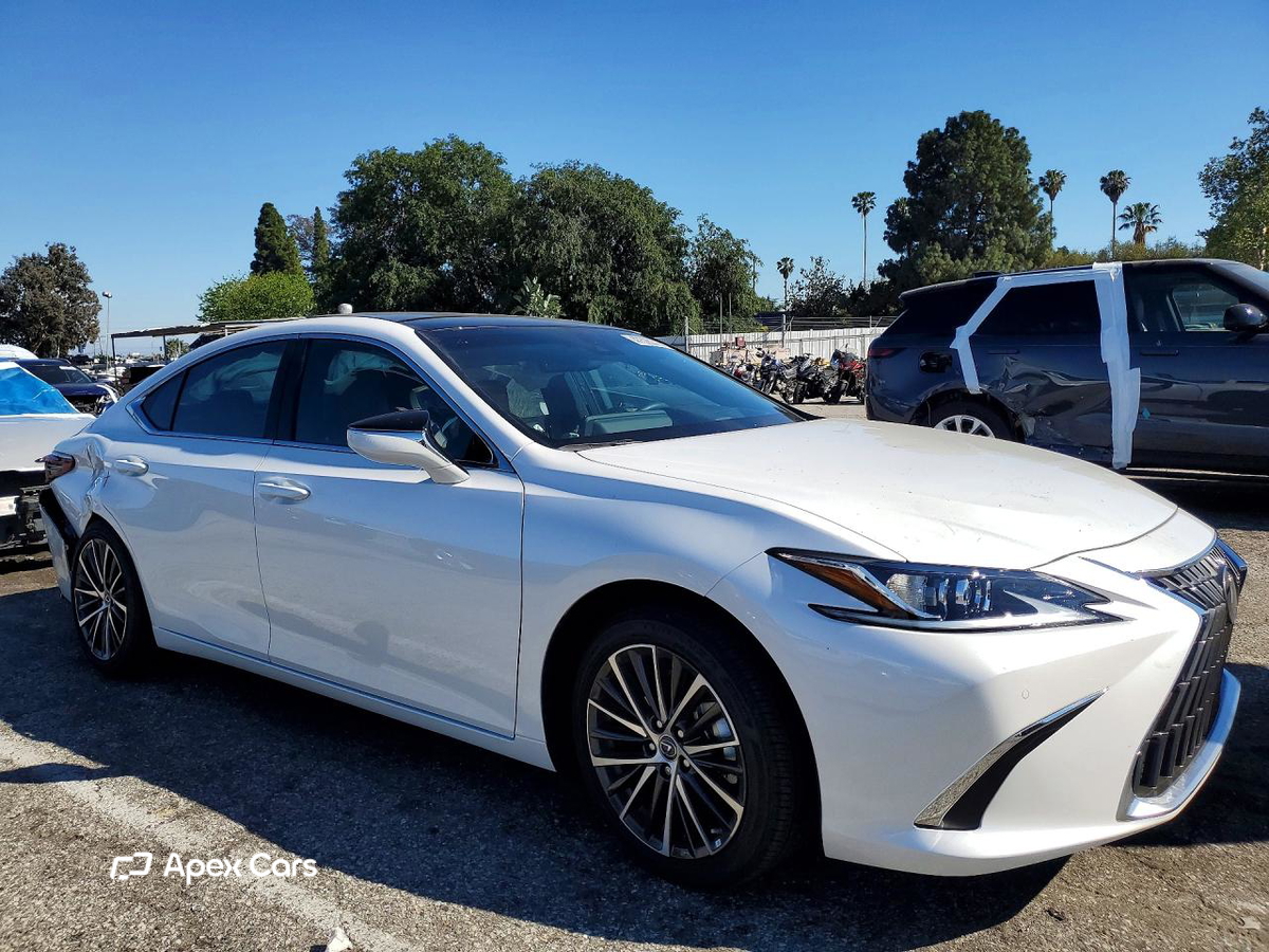 Lexus ES 2025
