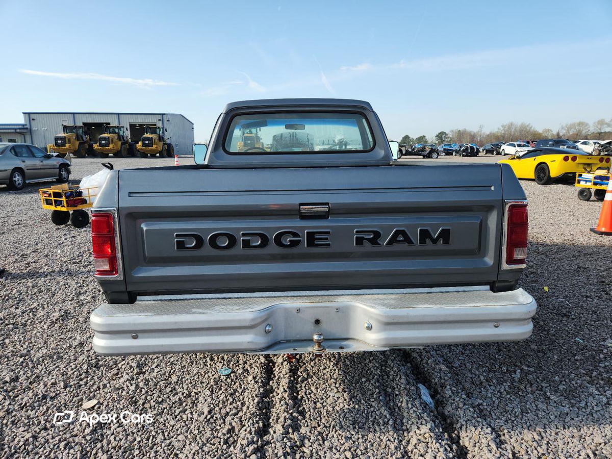 Dodge D150 1986