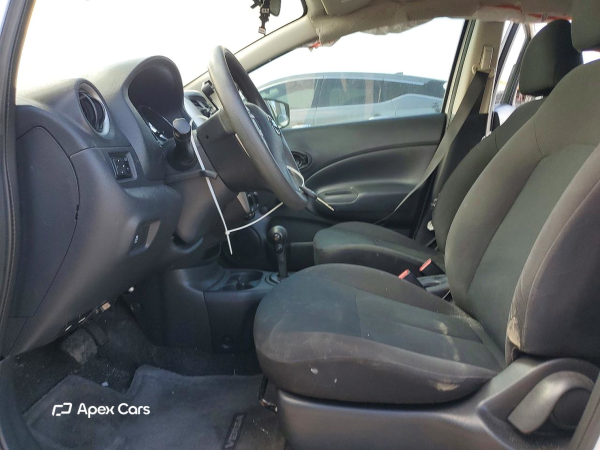 Nissan Versa 2015