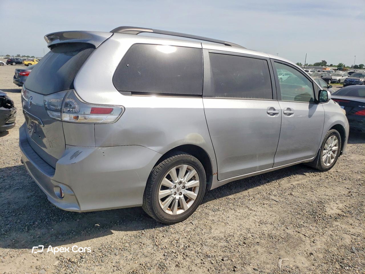 Toyota Sienna 2012