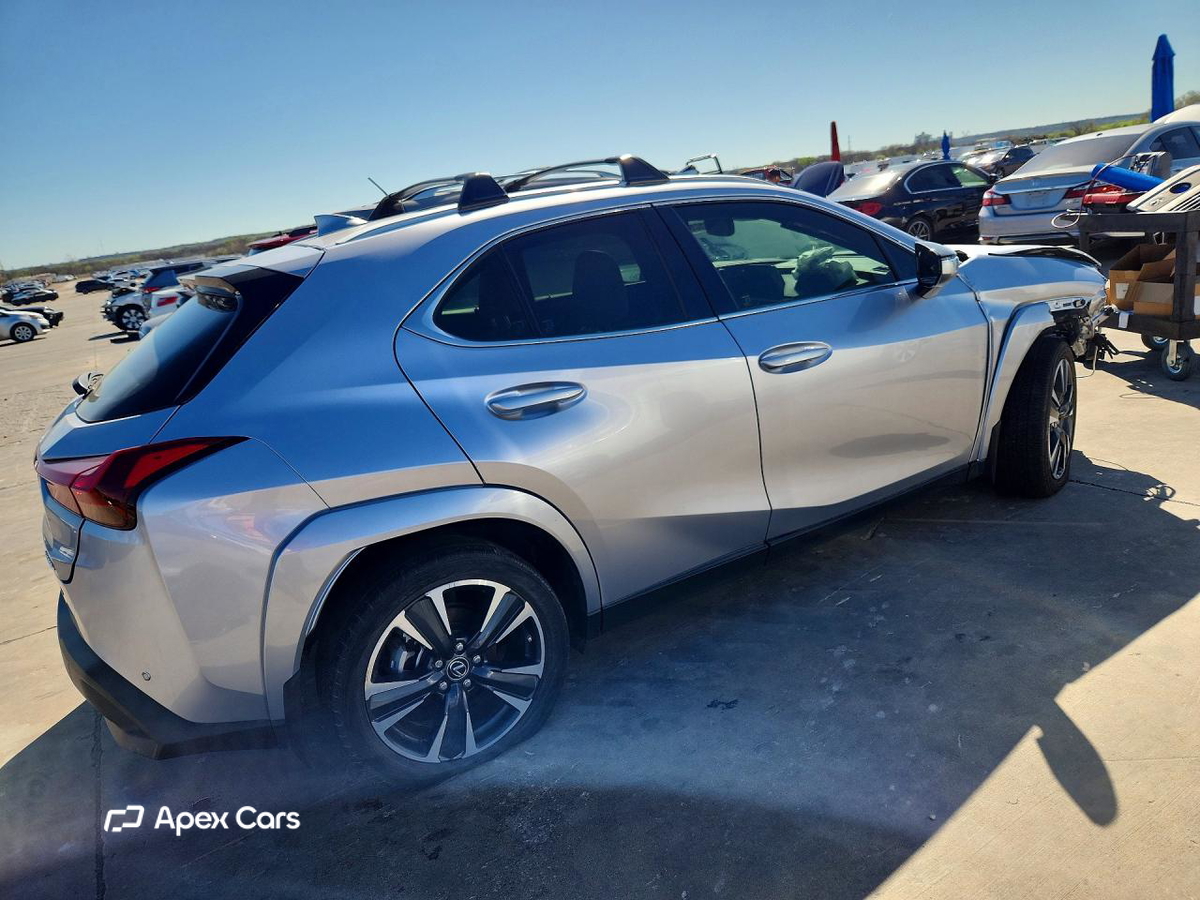 Lexus UX 2024