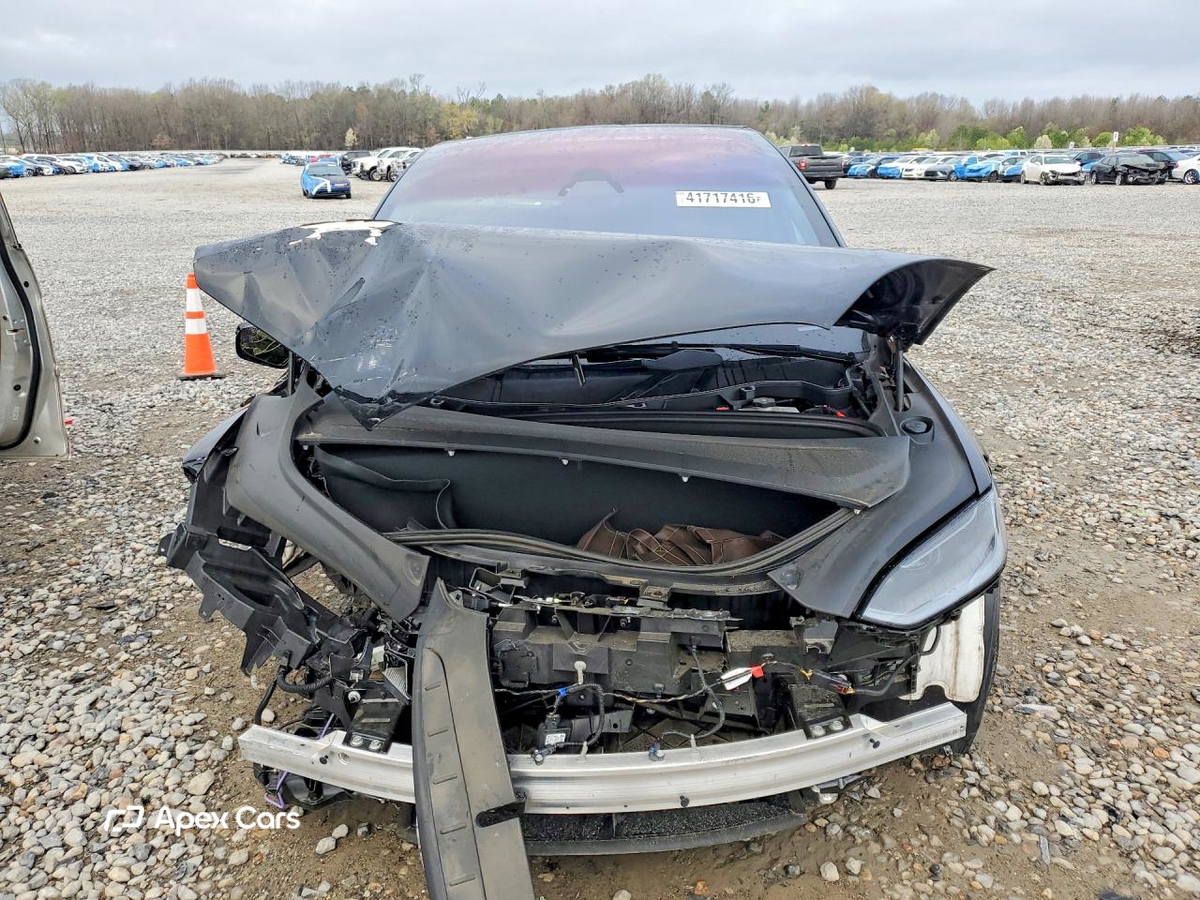 Tesla Model X 2024