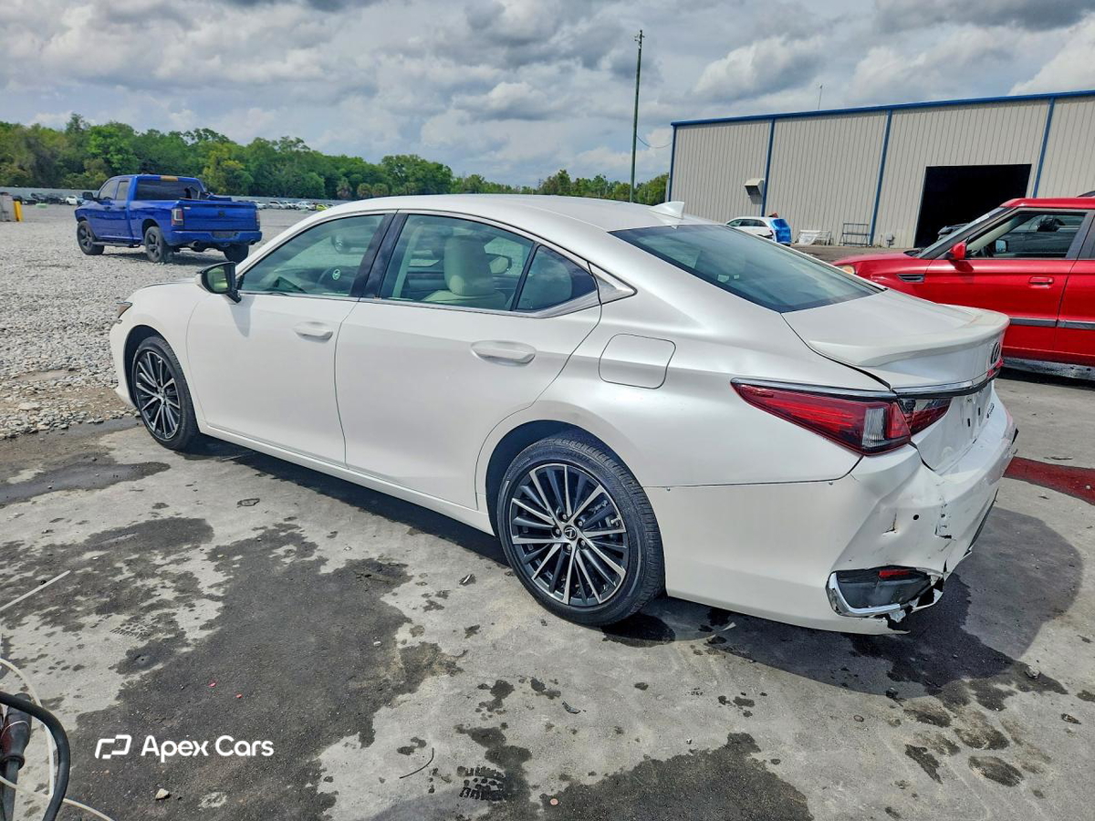 Lexus ES 2025