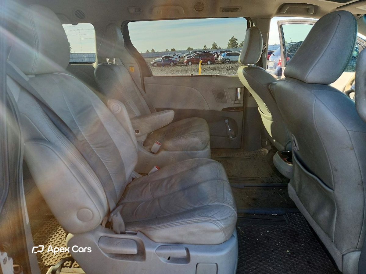 Toyota Sienna 2011