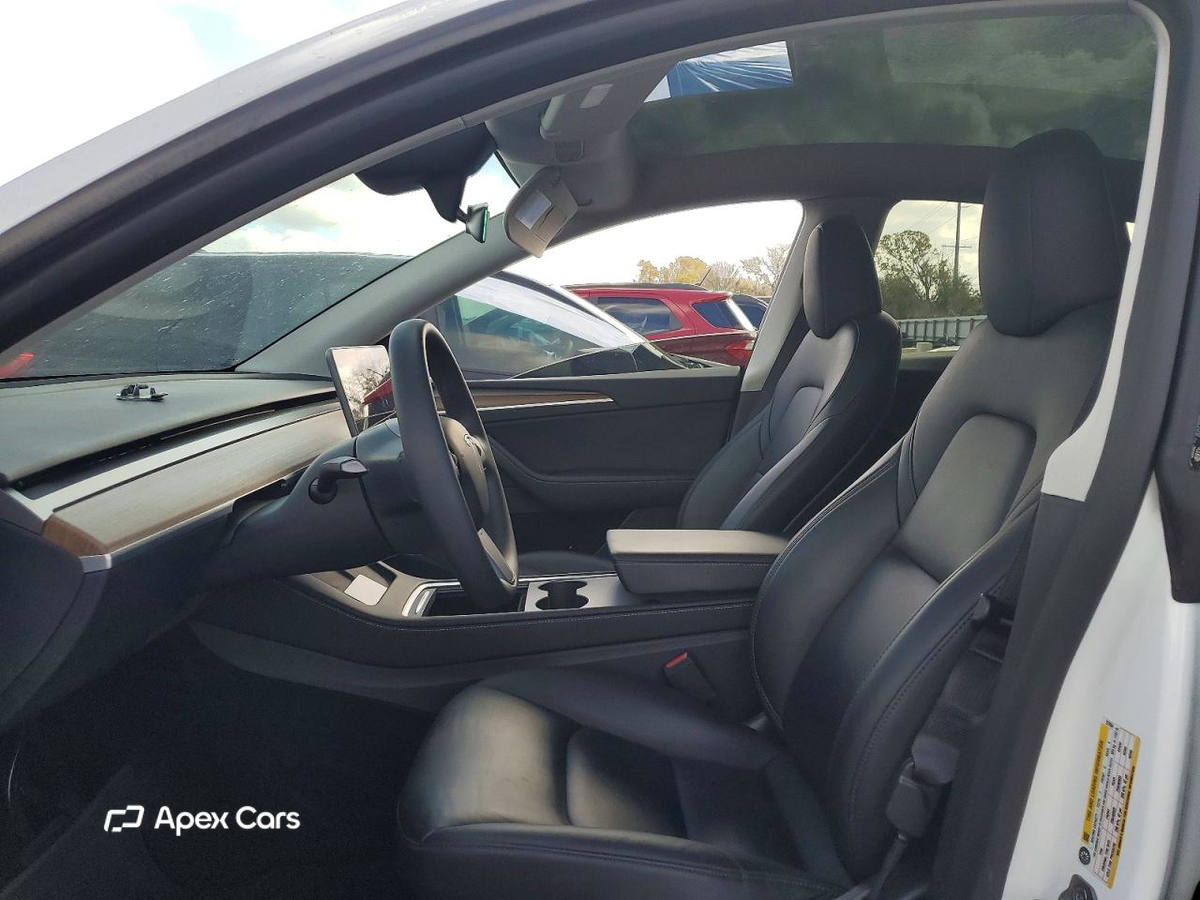 Tesla Model Y 2025