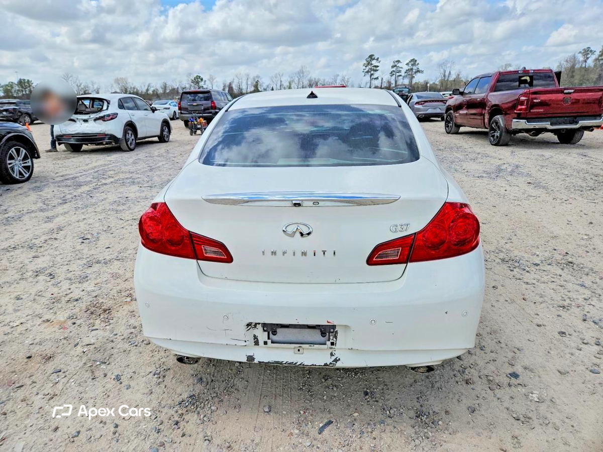 Infiniti  2010