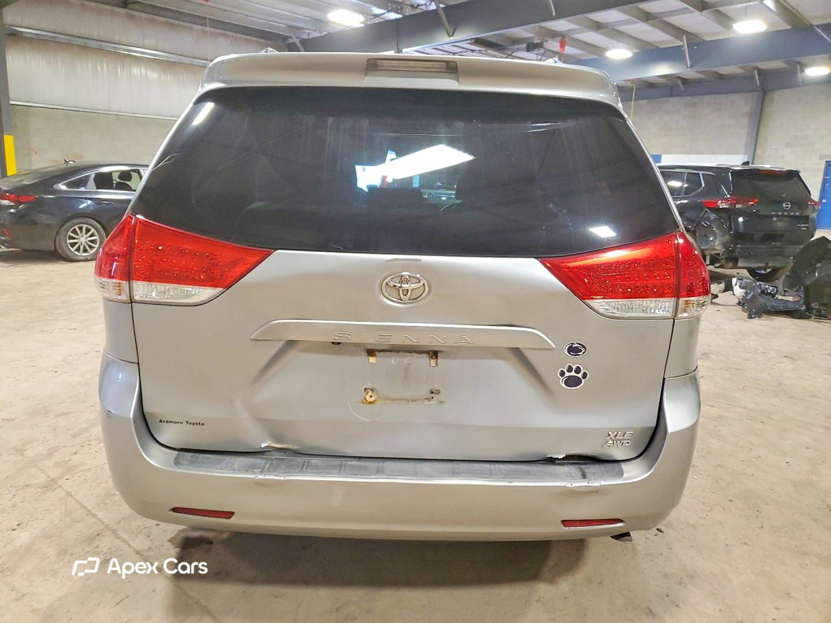Toyota Sienna 2012