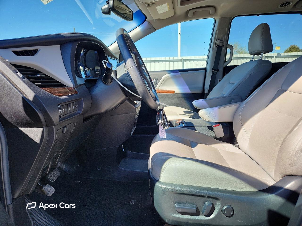 Toyota Sienna 2015