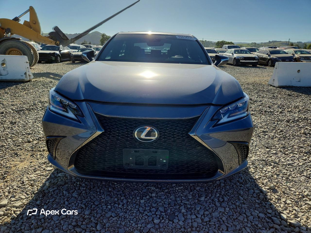 Lexus ES 2020