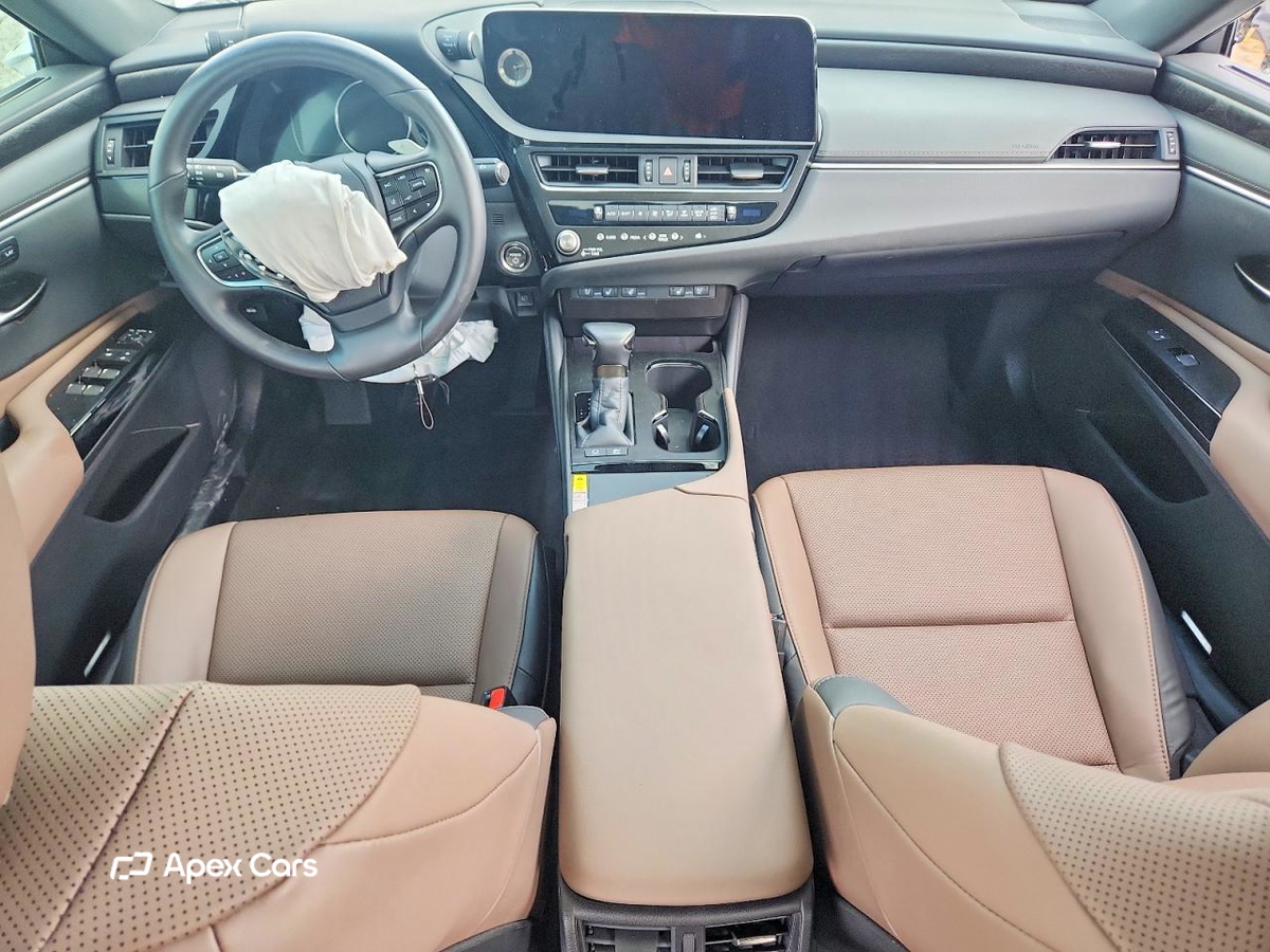 Lexus ES 2025
