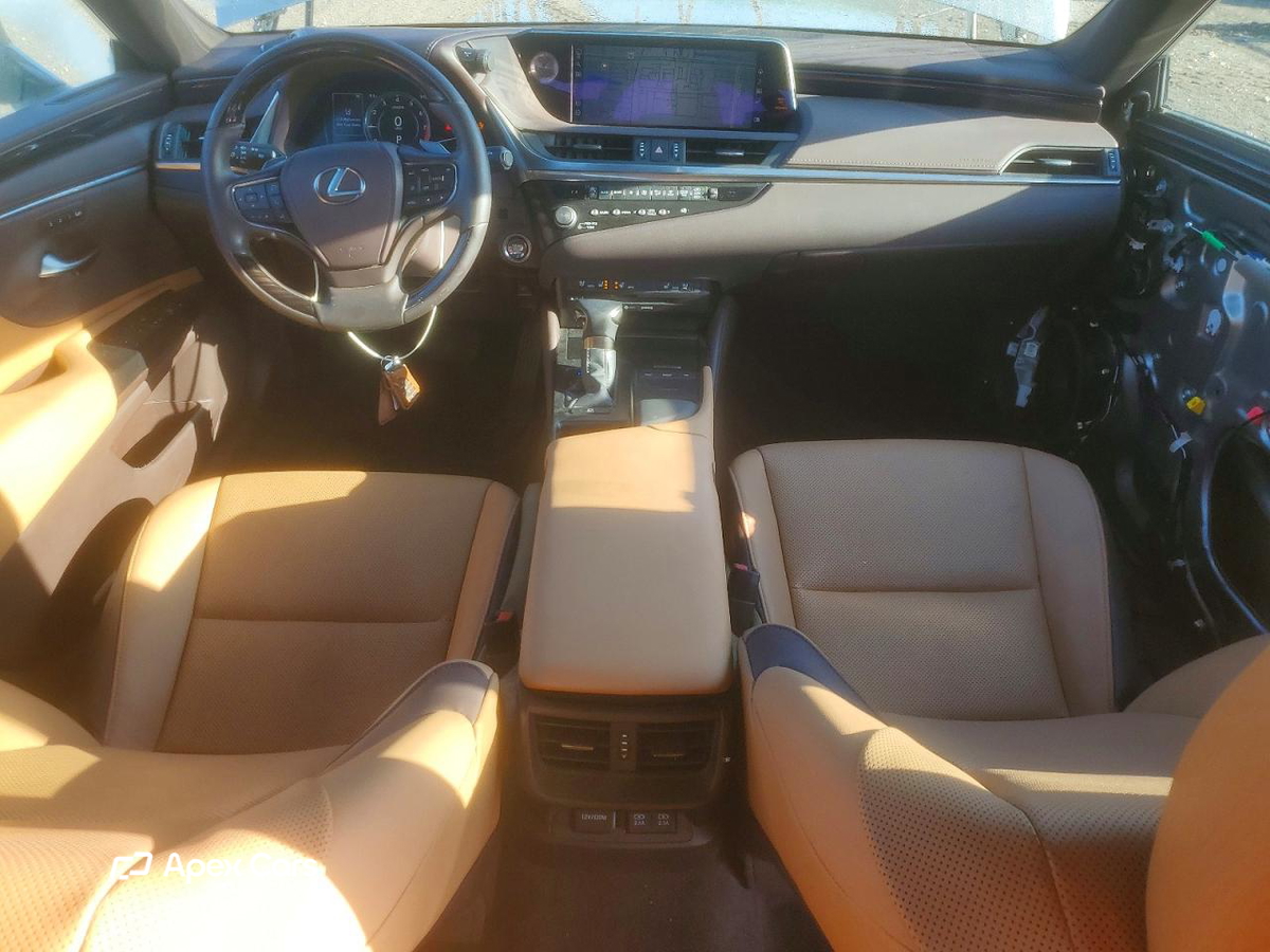 Lexus ES 2021