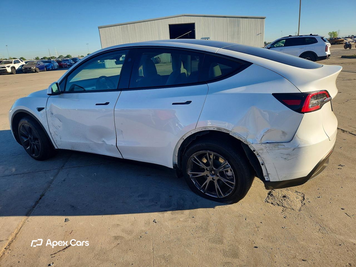 Tesla Model Y 2024