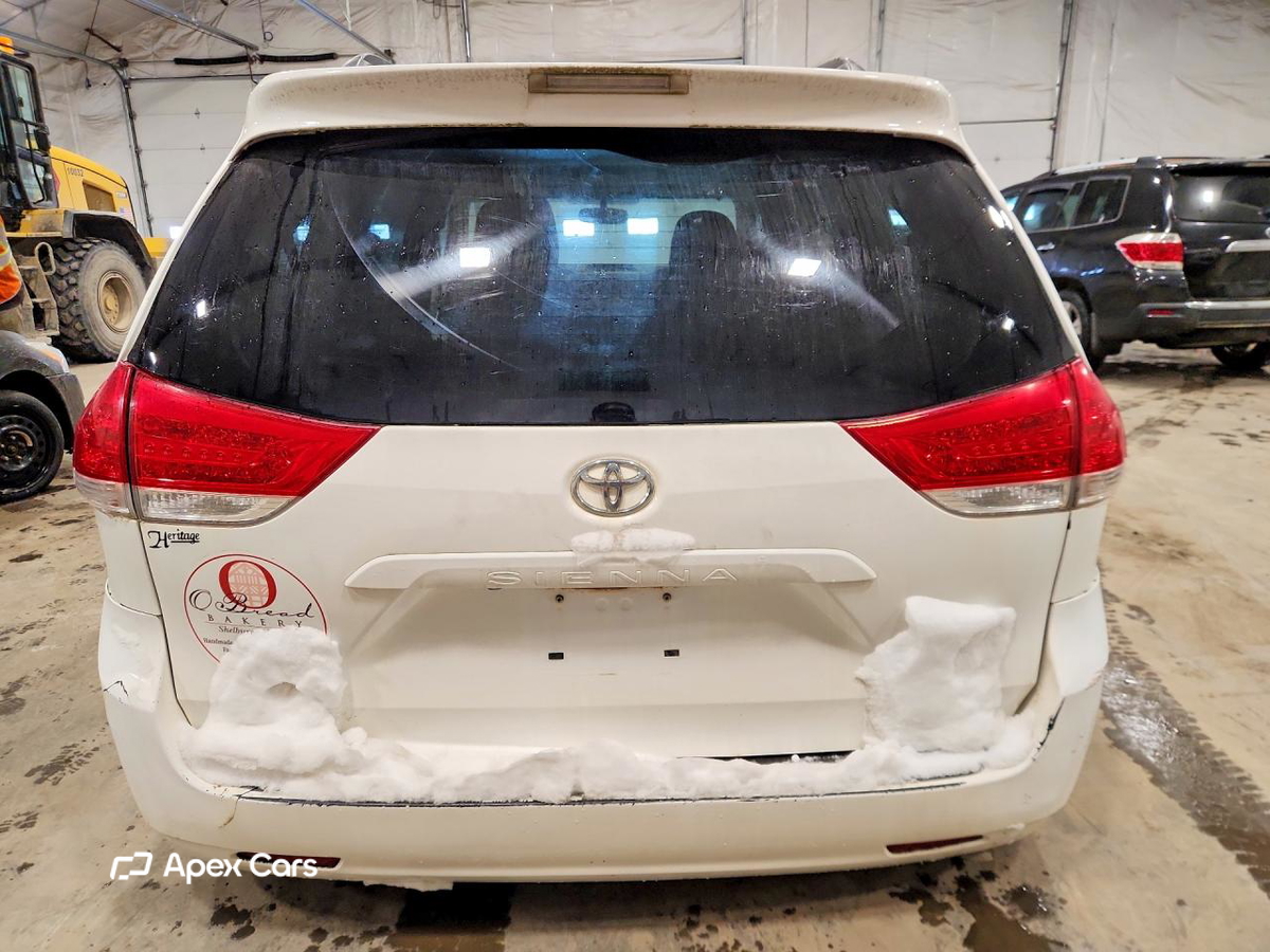 Toyota Sienna 2011