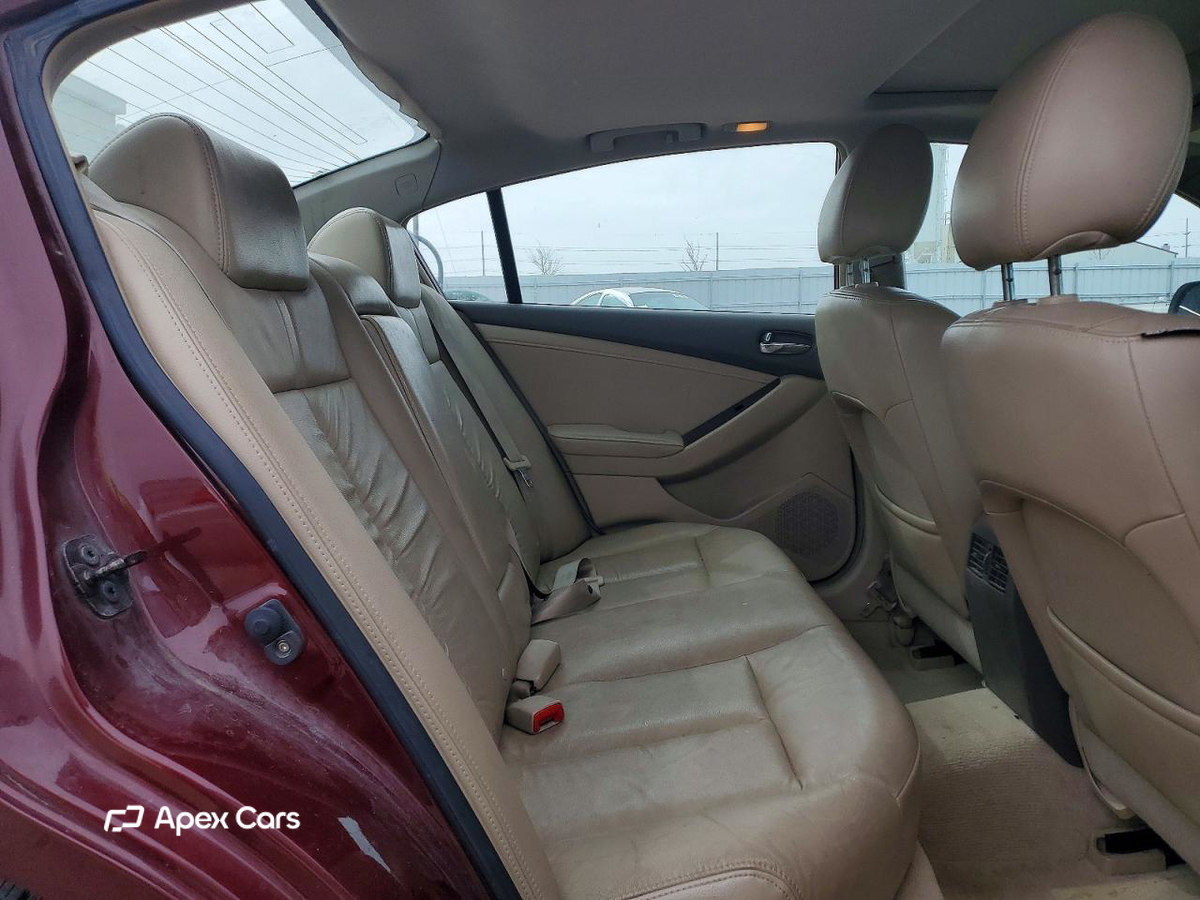 Nissan Altima 2010