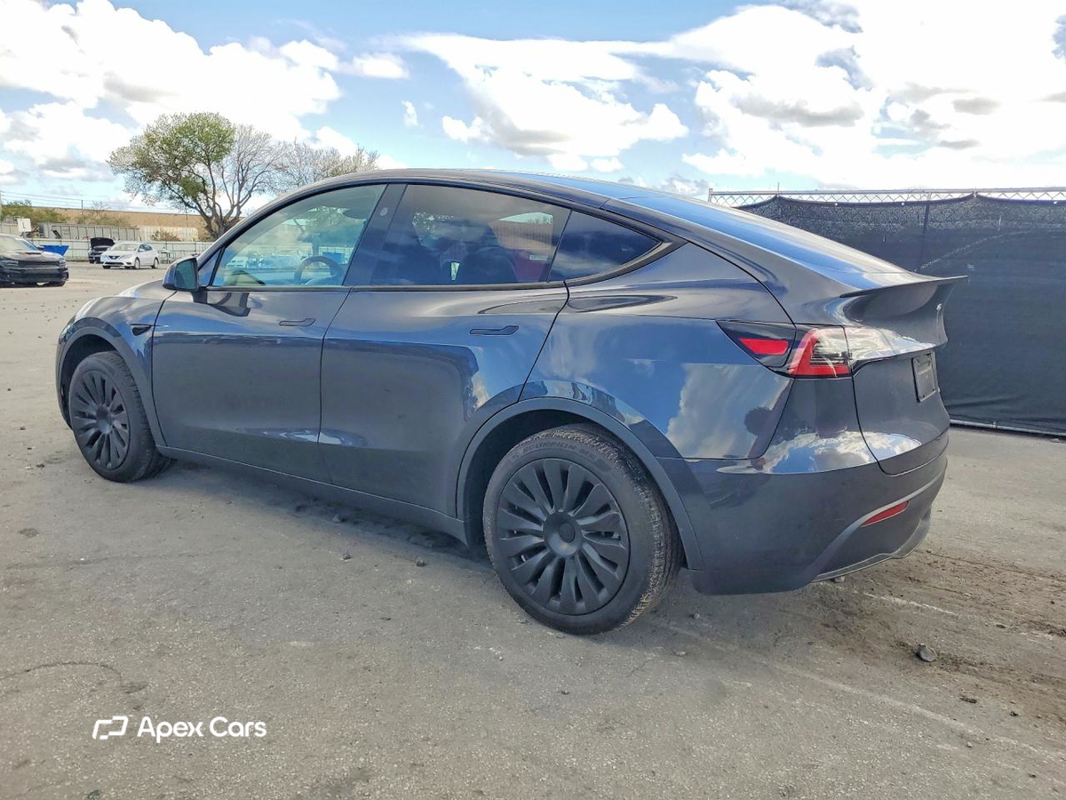Tesla Model Y 2024