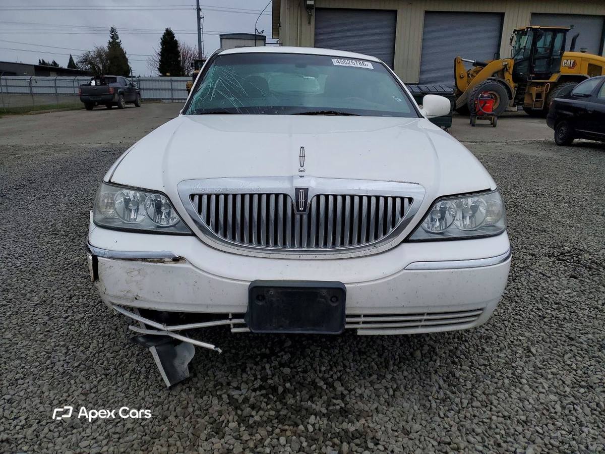 Lincoln Town Car 2010