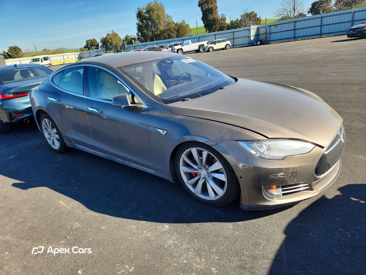 Tesla Model S 2015