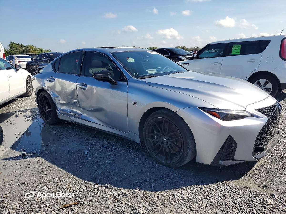 Lexus IS 2024