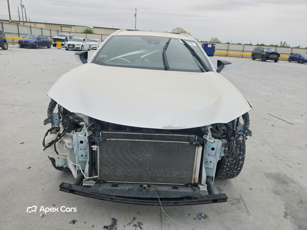 Lexus UX 2022