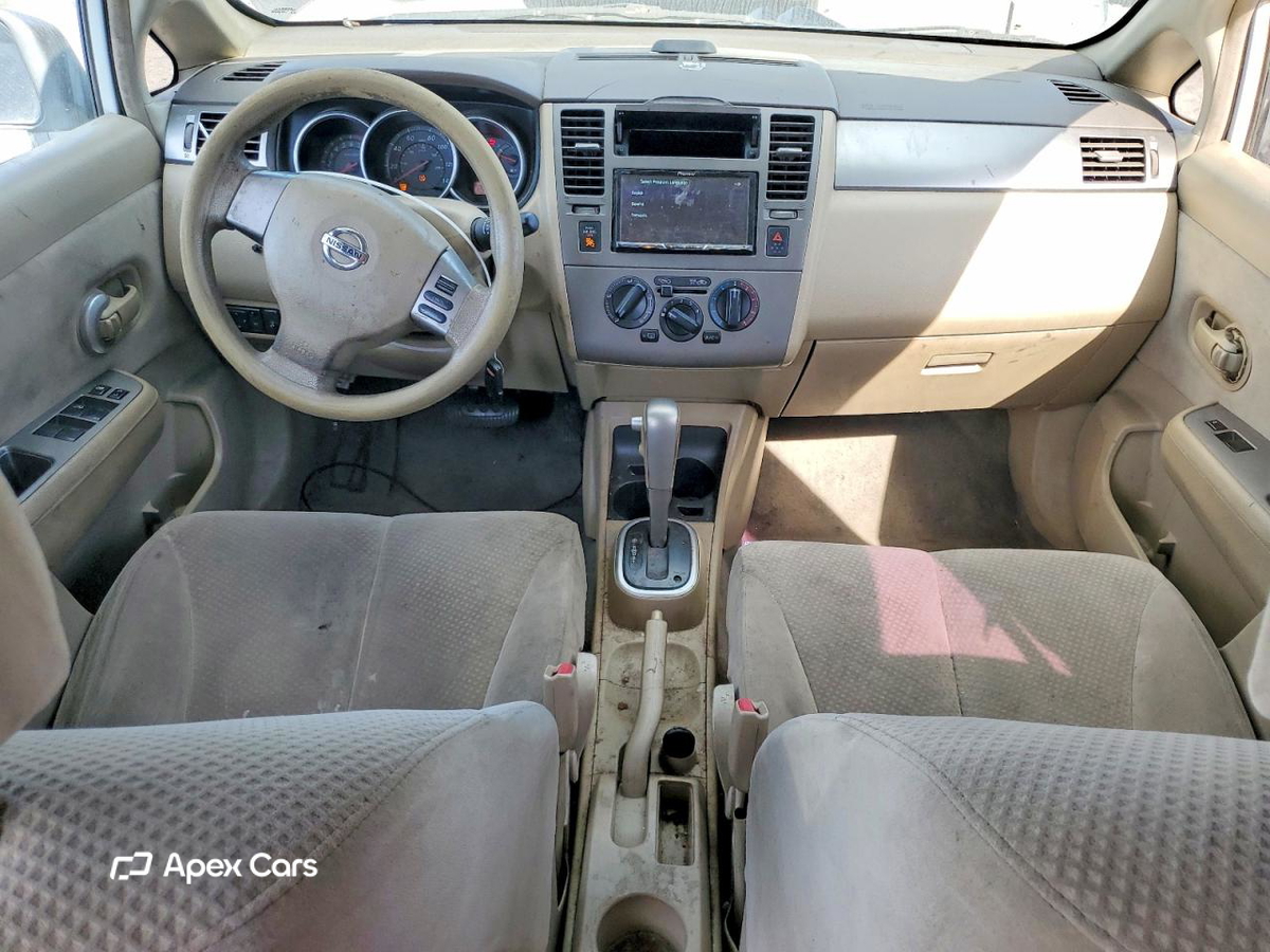 Nissan Versa 2011