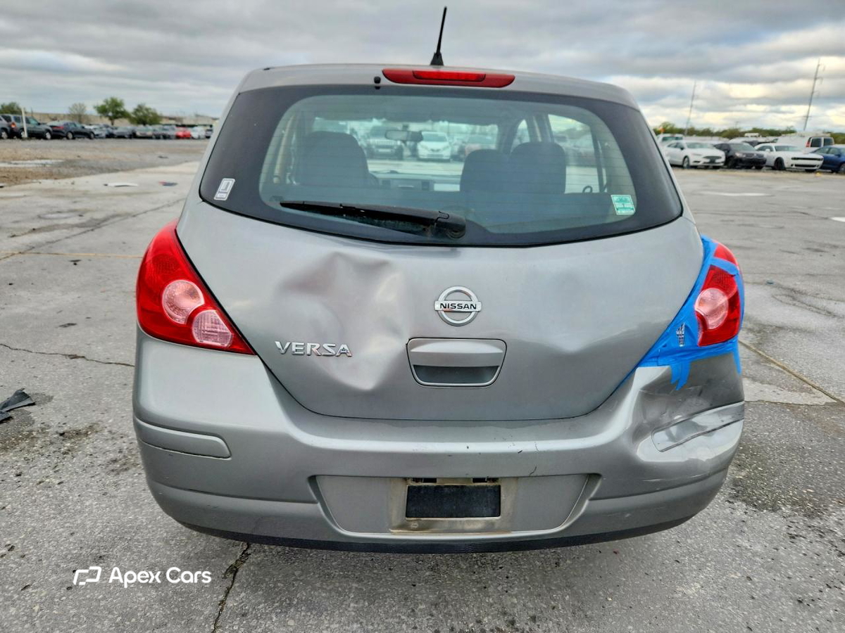 Nissan Versa 2011