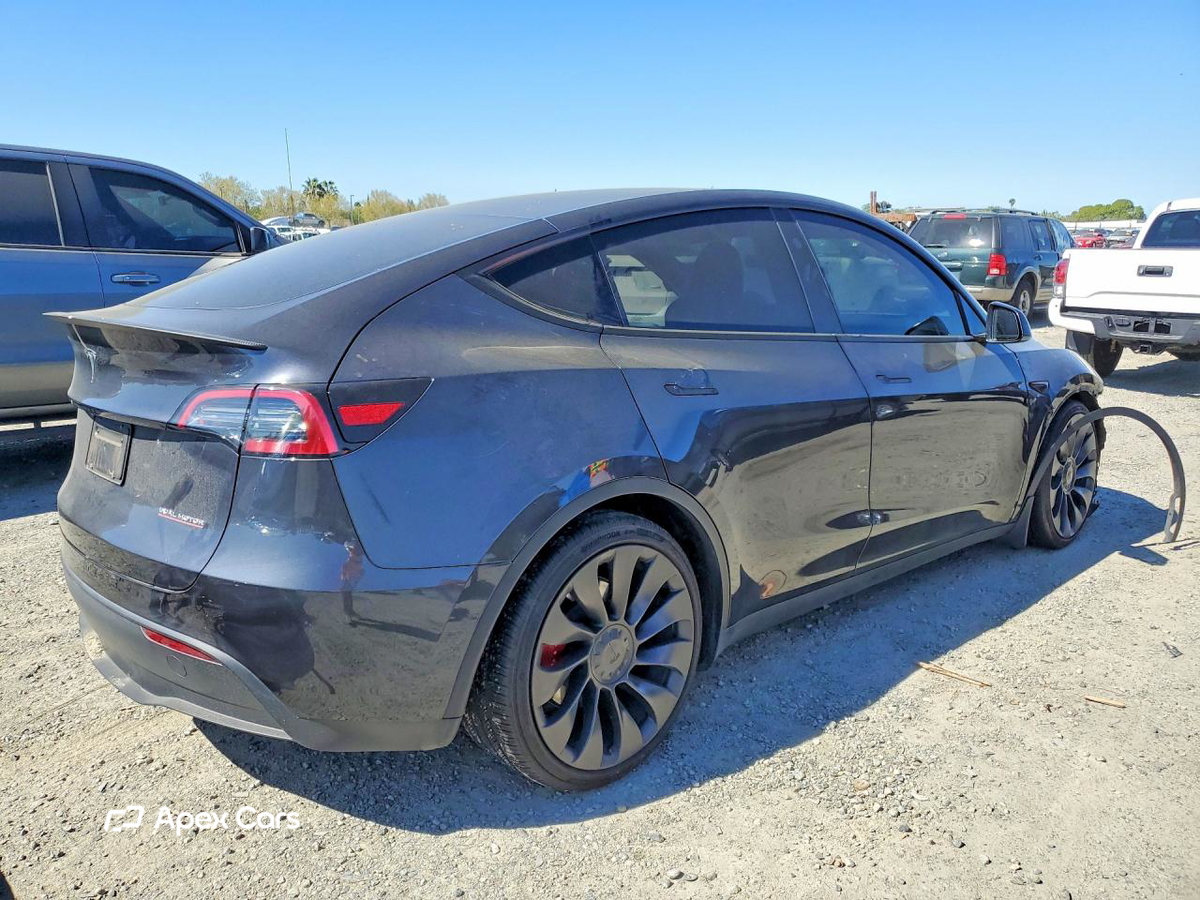 Tesla Model Y 2024
