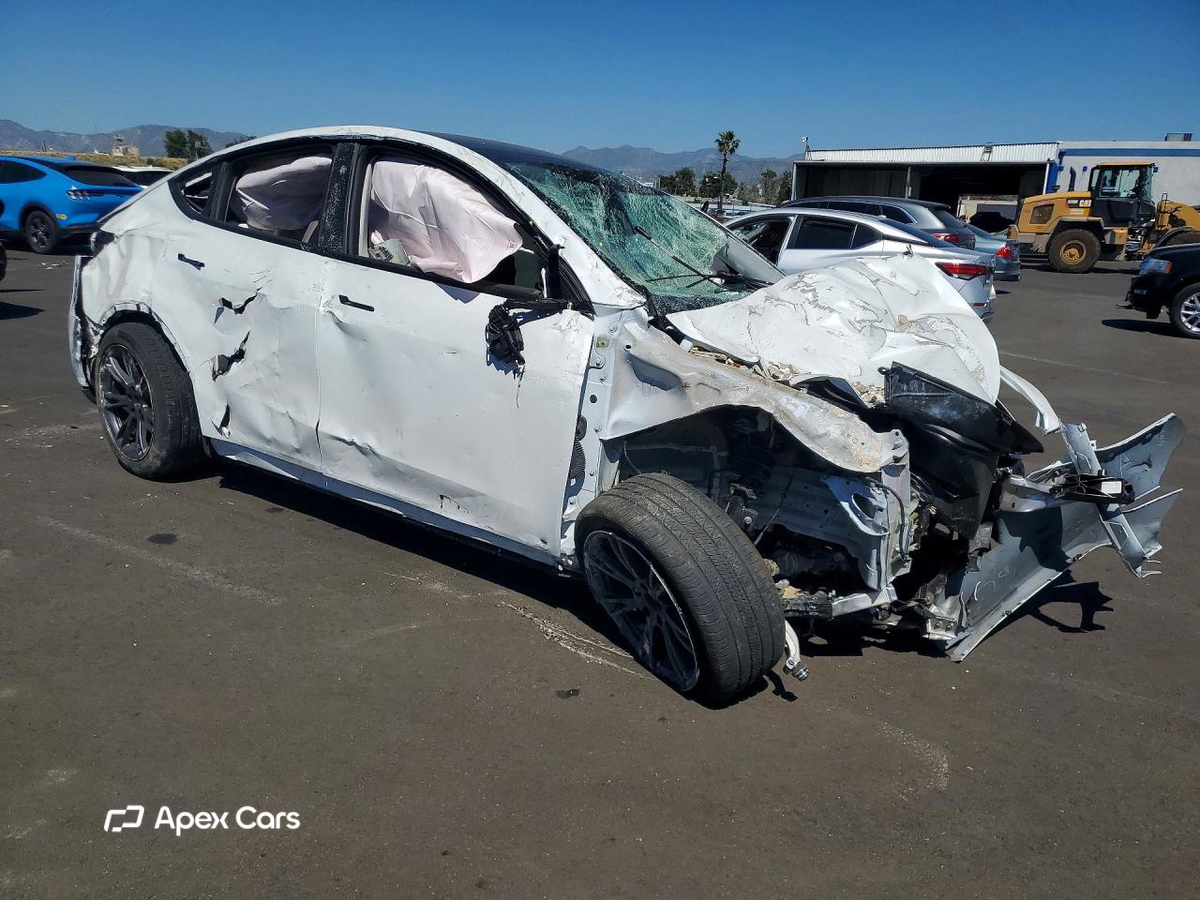 Tesla Model Y 2024