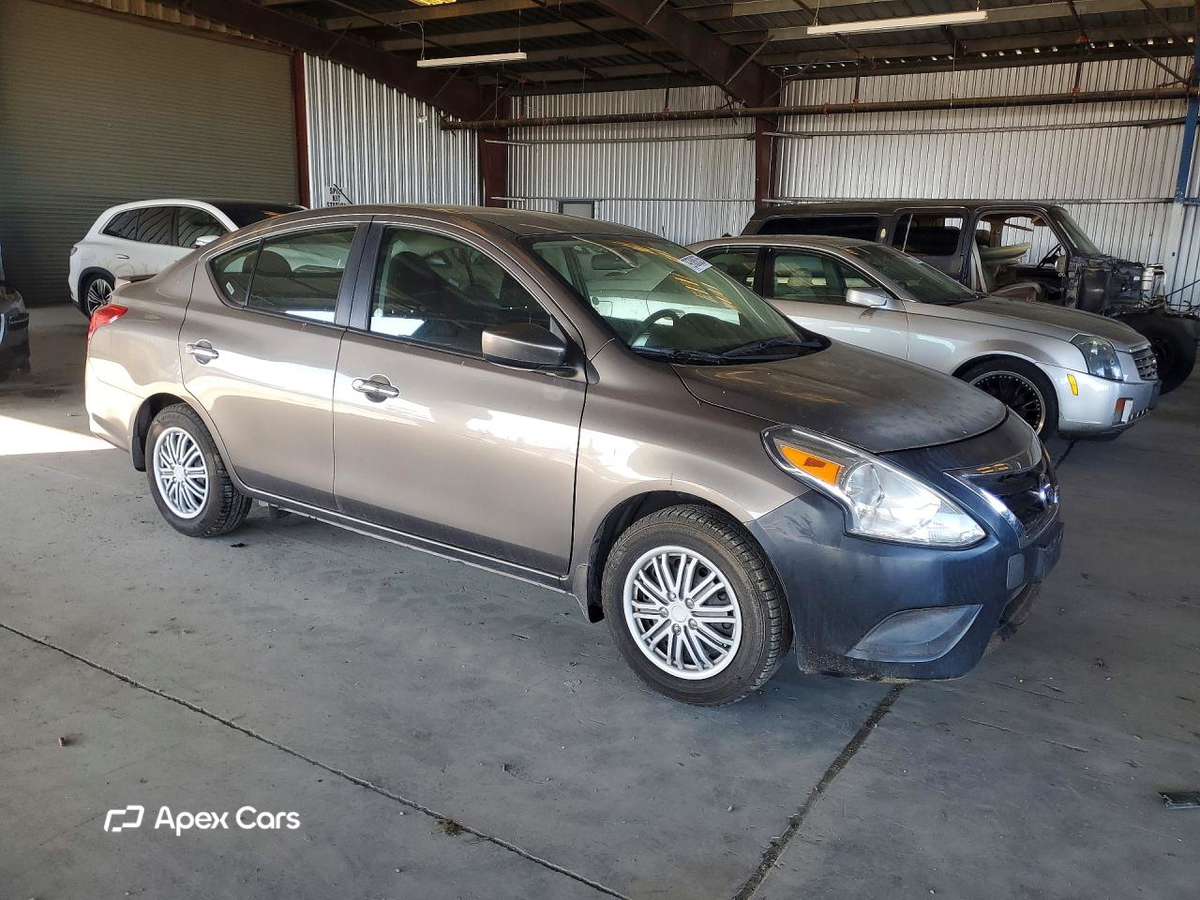 Nissan Versa 2015