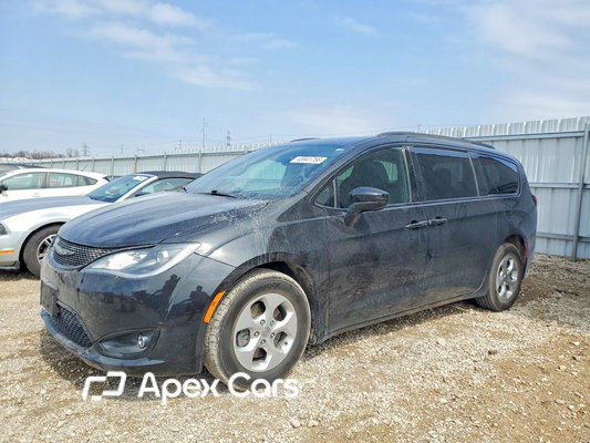 Chrysler Pacifica 2018 - Image 1 of 13