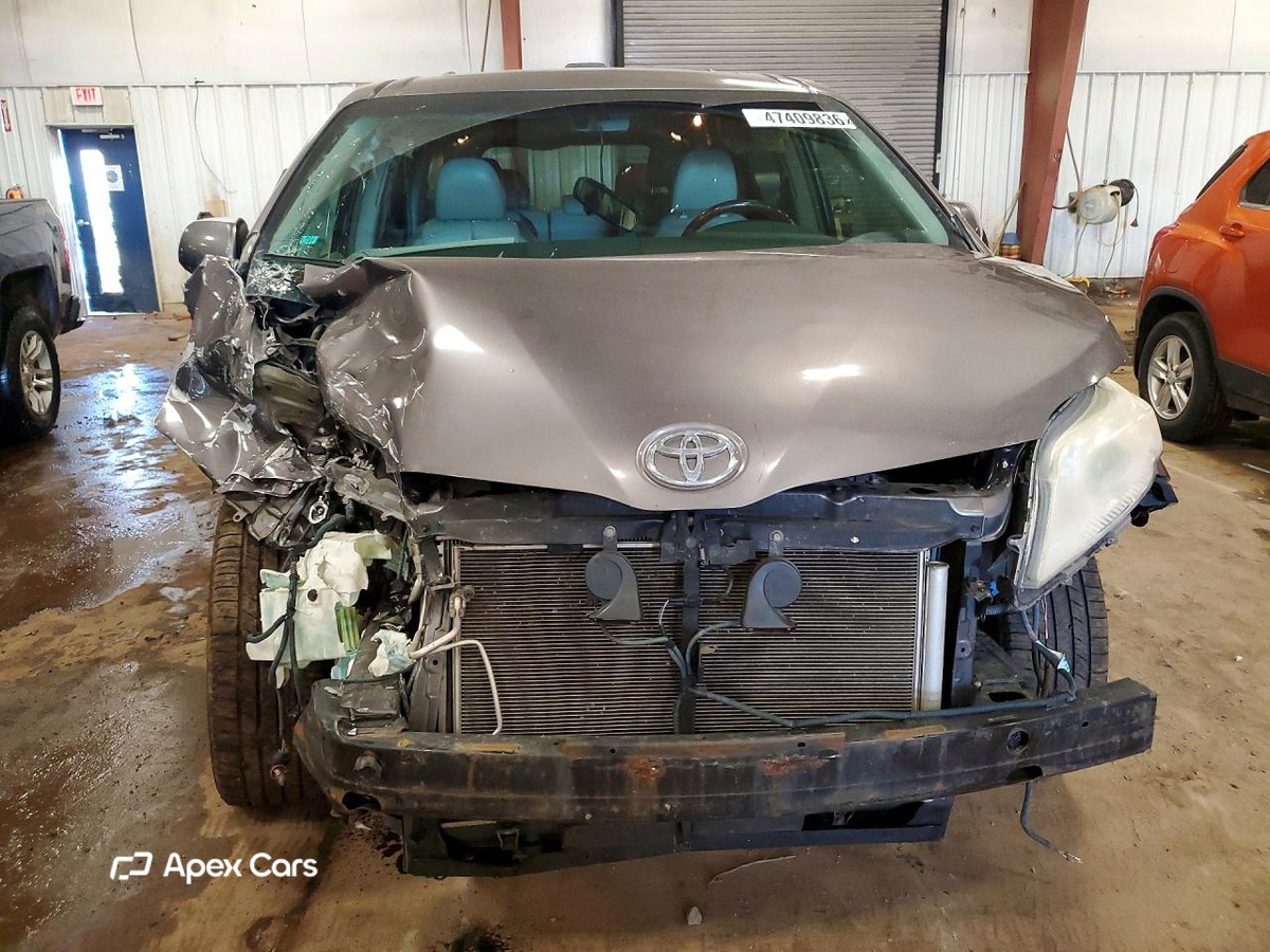 Toyota Sienna 2011