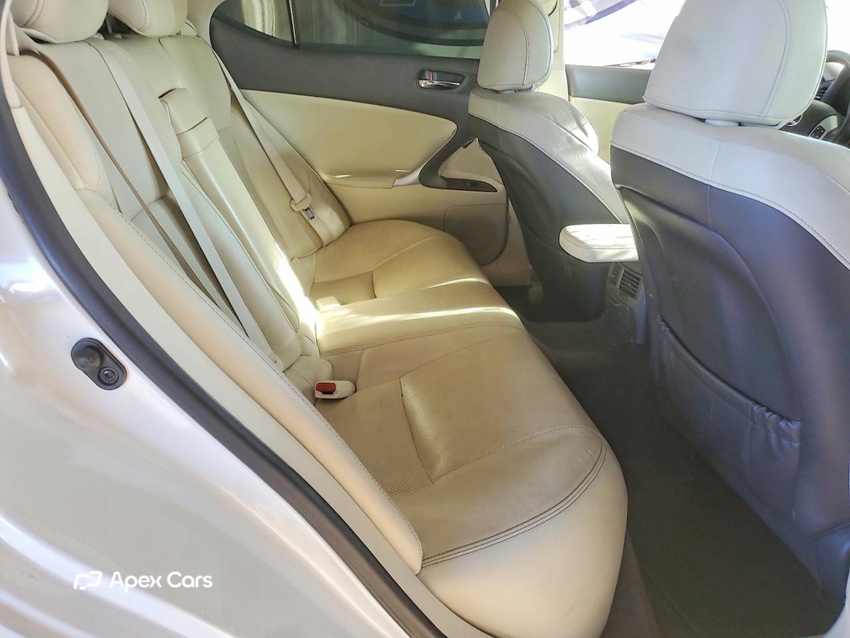 Lexus IS 2012