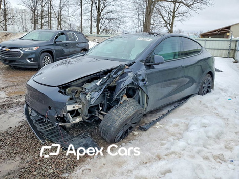 Tesla Model Y 2025 - Image 1 of 13