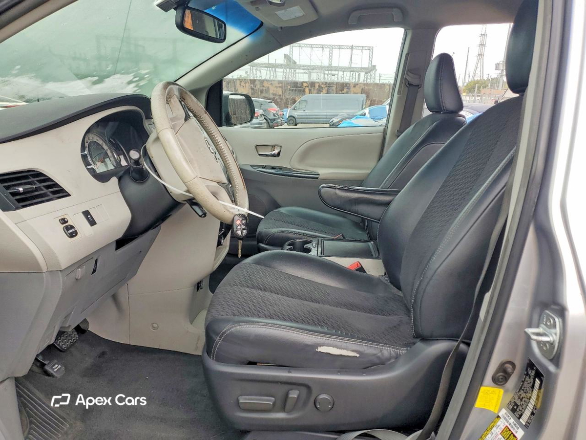 Toyota Sienna 2012