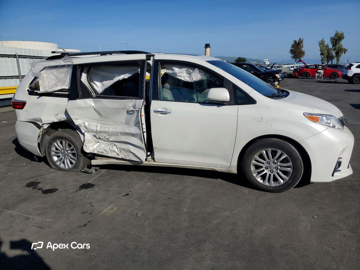 Toyota Sienna 2015