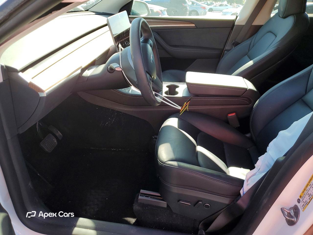 Tesla Model Y 2025