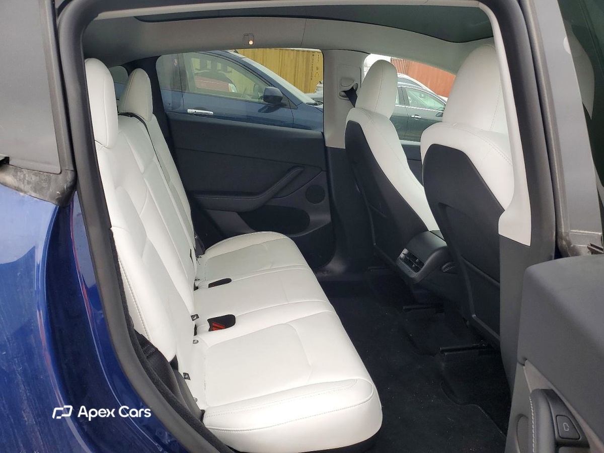 Tesla Model Y 2025