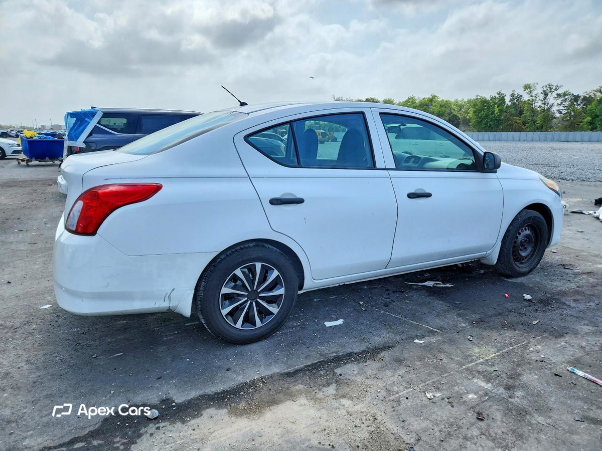 Nissan Versa 2015