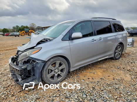 Toyota Sienna 2017 - Image 1 of 15