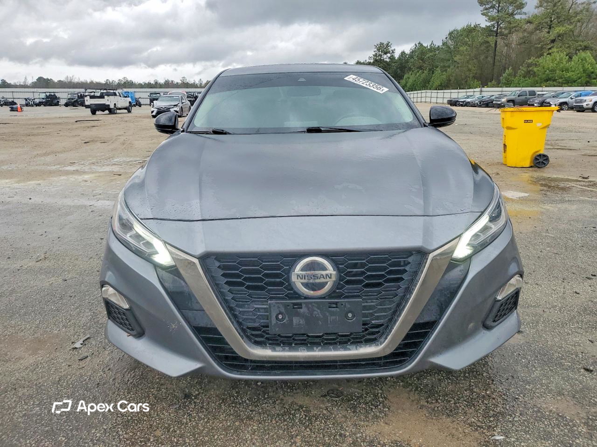 Nissan Altima 2021
