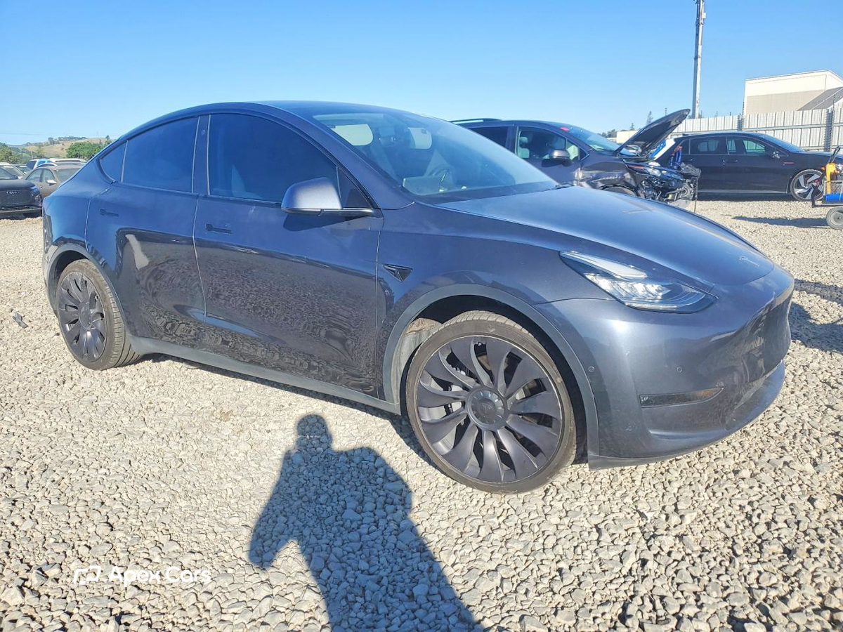 Tesla Model Y 2022