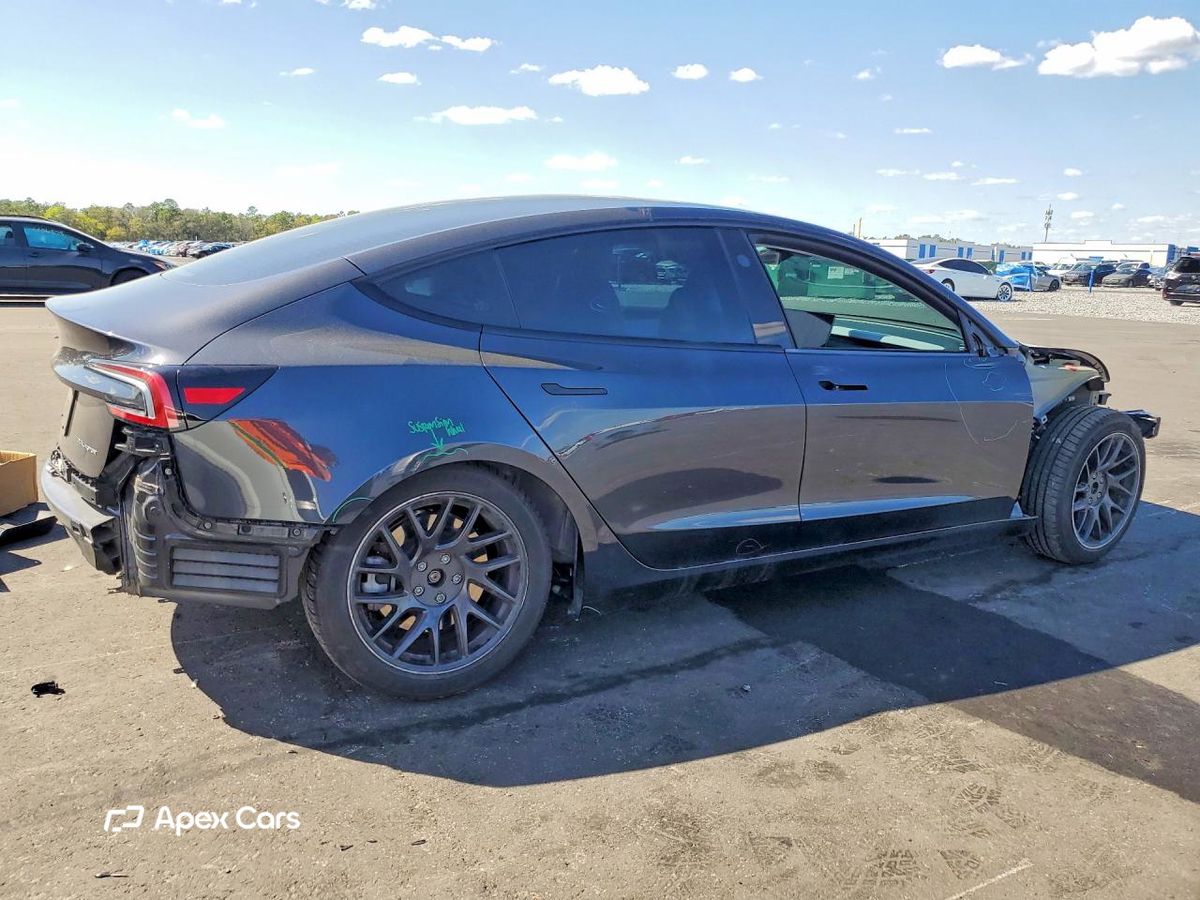 Tesla Model 3 2024